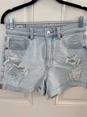 American Eagle Shorts 6 | NWT Light Wash Distressed Denim